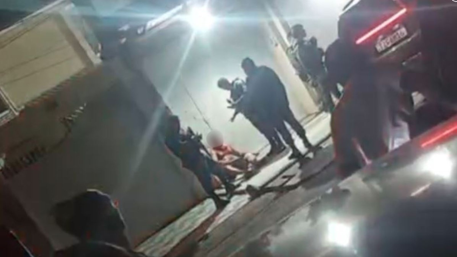 Homem é espancado por populares em Fortaleza após suspeita de oferecer dinheiro a crianças; PM não encontra vítimas nem denúncia