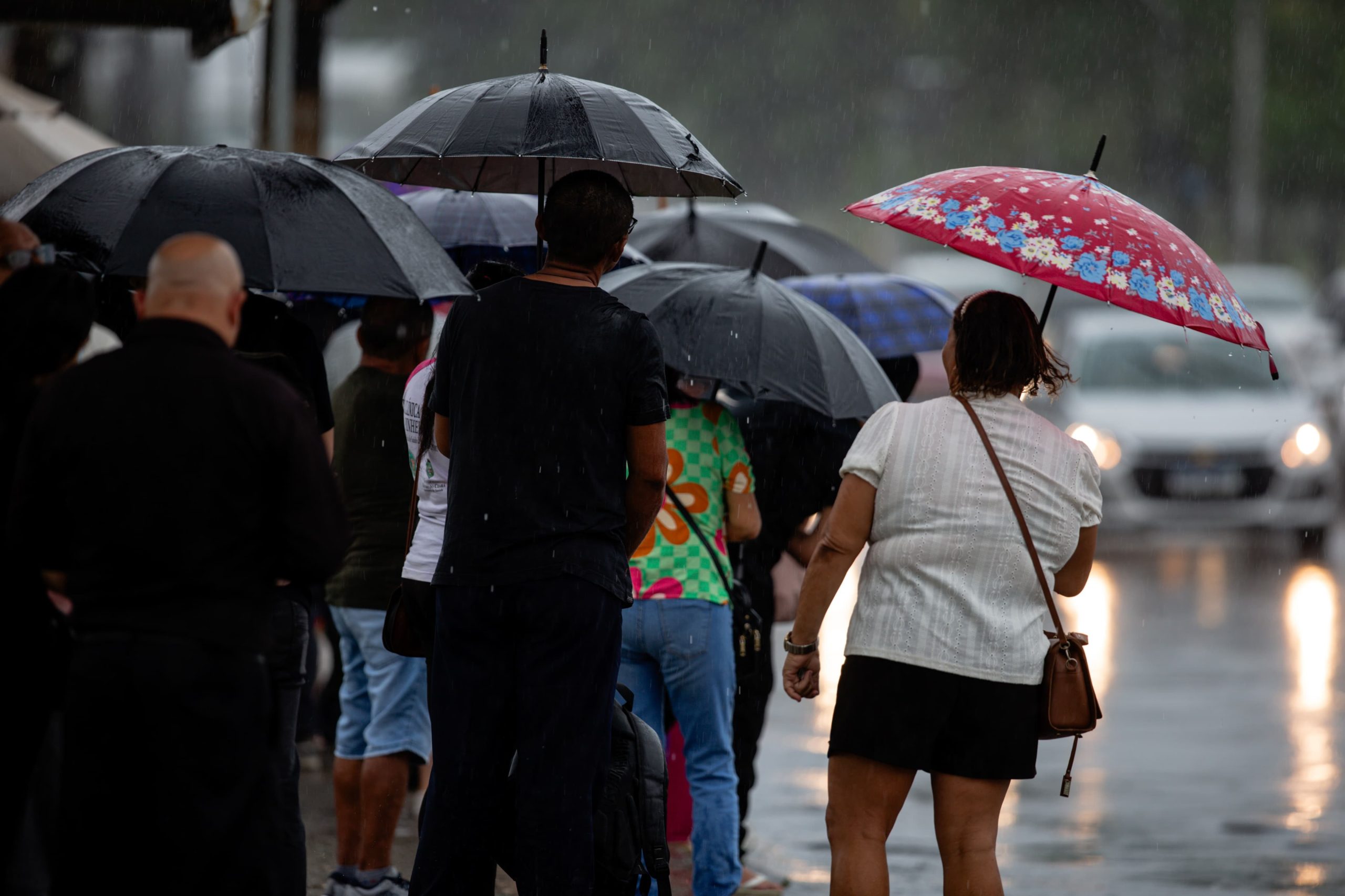 Ceará sob alerta: Inmet prevê chuvas intensas e ventos de até 60 km/h neste domingo em todo o estado