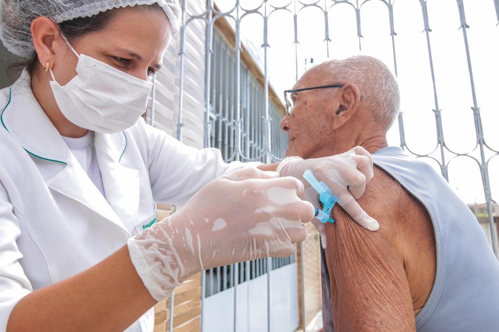 Gripe: Fortaleza leva vacinação a 8 postos e 2 shoppings no fim de semana; veja onde se imunizar
