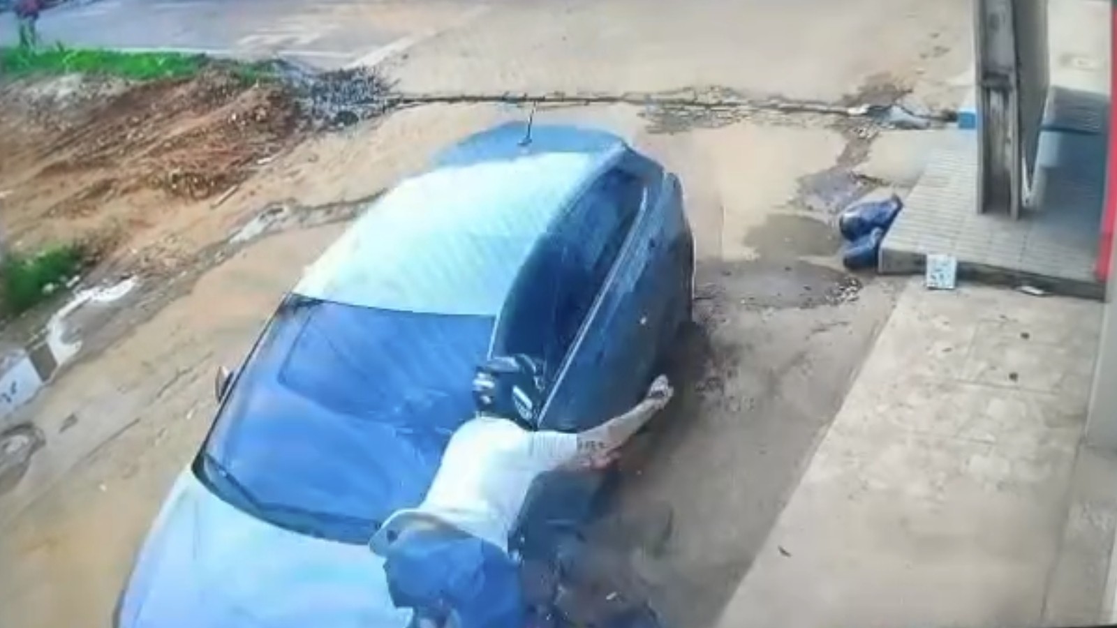 Vídeo mostra perseguição no Ceará: motociclista é atropelado, reage a tiros e foge; polícia investiga