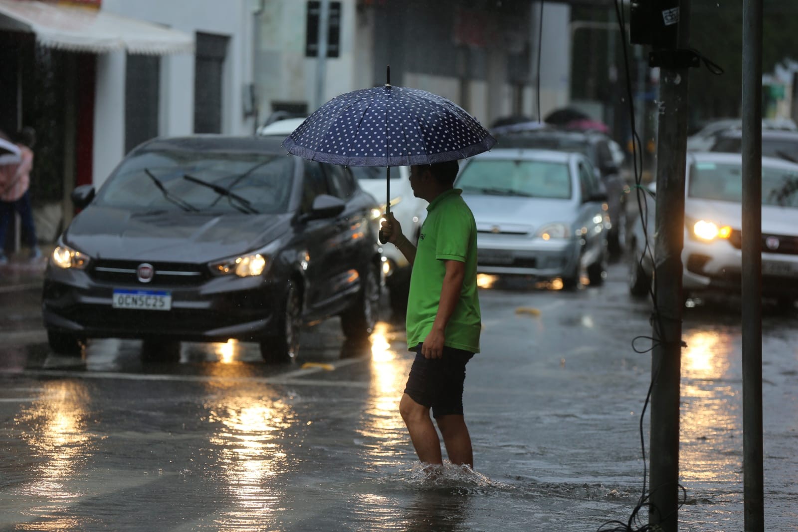 Ceará tem 4 alertas de chuva e ventos de até 100 km/h no último fim de semana de abril