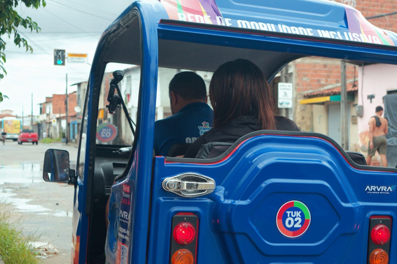 Fortaleza testa serviço de tuk-tuks gratuitos para moradores de bairros da periferia
