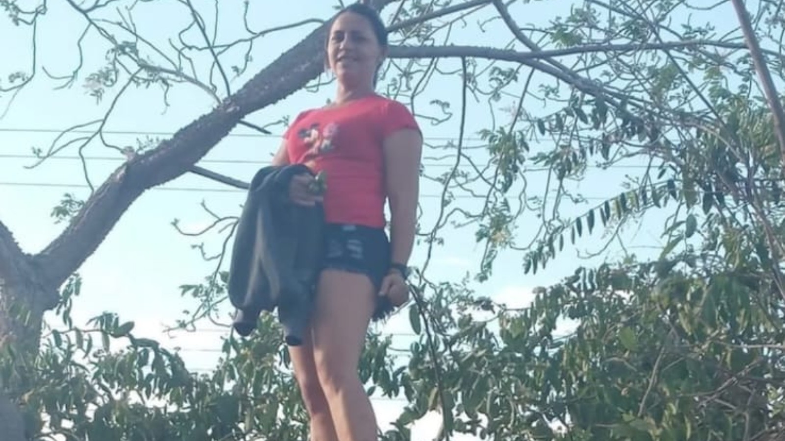 Mulher de 38 anos morre após ser esfaqueada em praça no interior do Ceará; suspeito foge