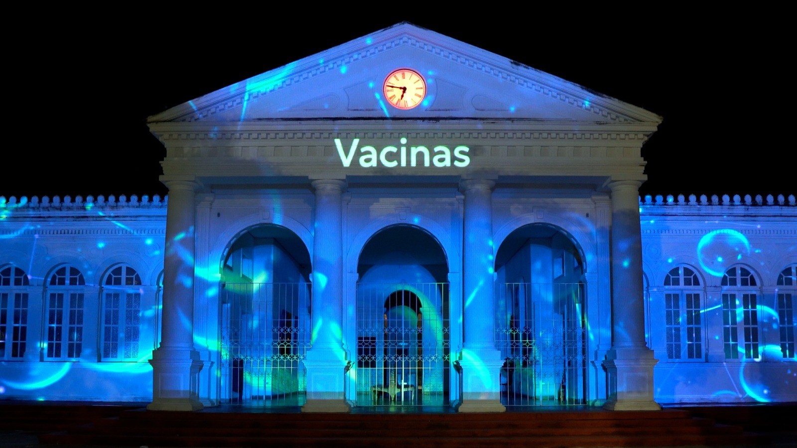 Nomes iluminam fachadas em Fortaleza e outras cinco capitais no Dia Nacional em Memória das Vítimas da Covid-19