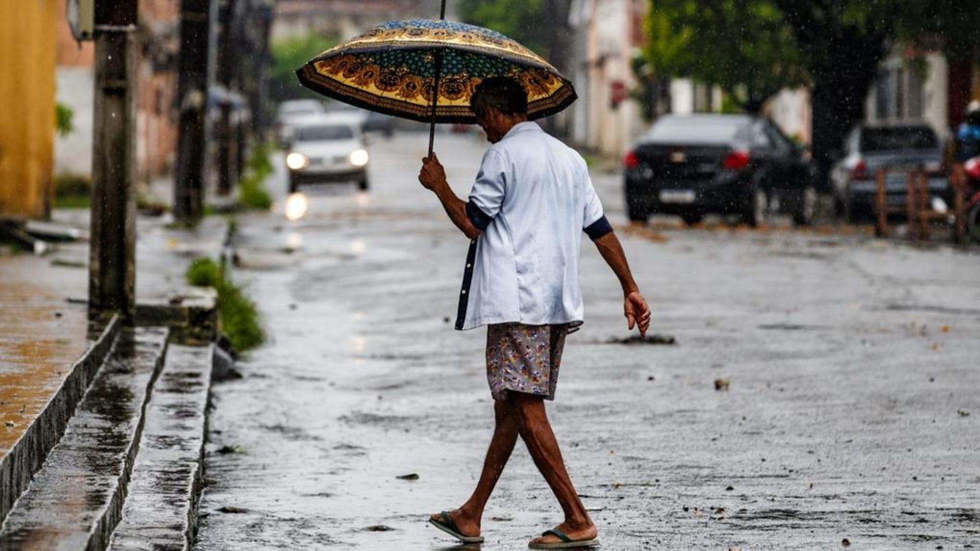 Ceará sob dois alertas do Inmet neste sábado (9): risco de chuvas de até 100 mm e ventos de até 100 km/h