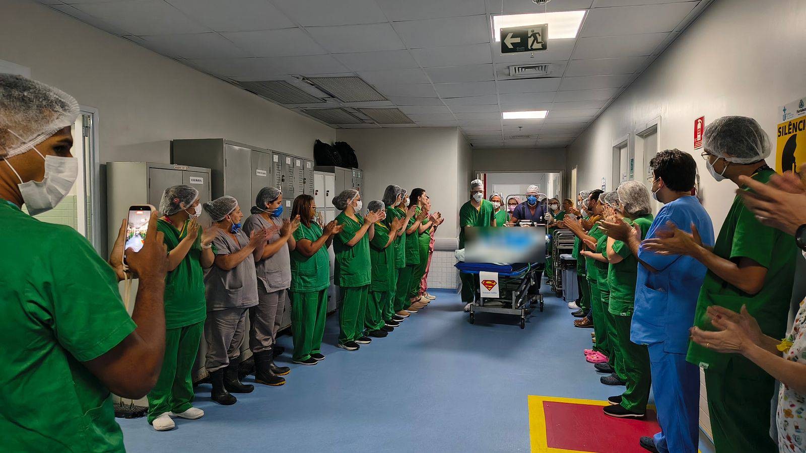Mãe diz estar em paz após doar órgãos de filho que caiu ao fazer ‘grau’ de moto; quatro pessoas são beneficiadas