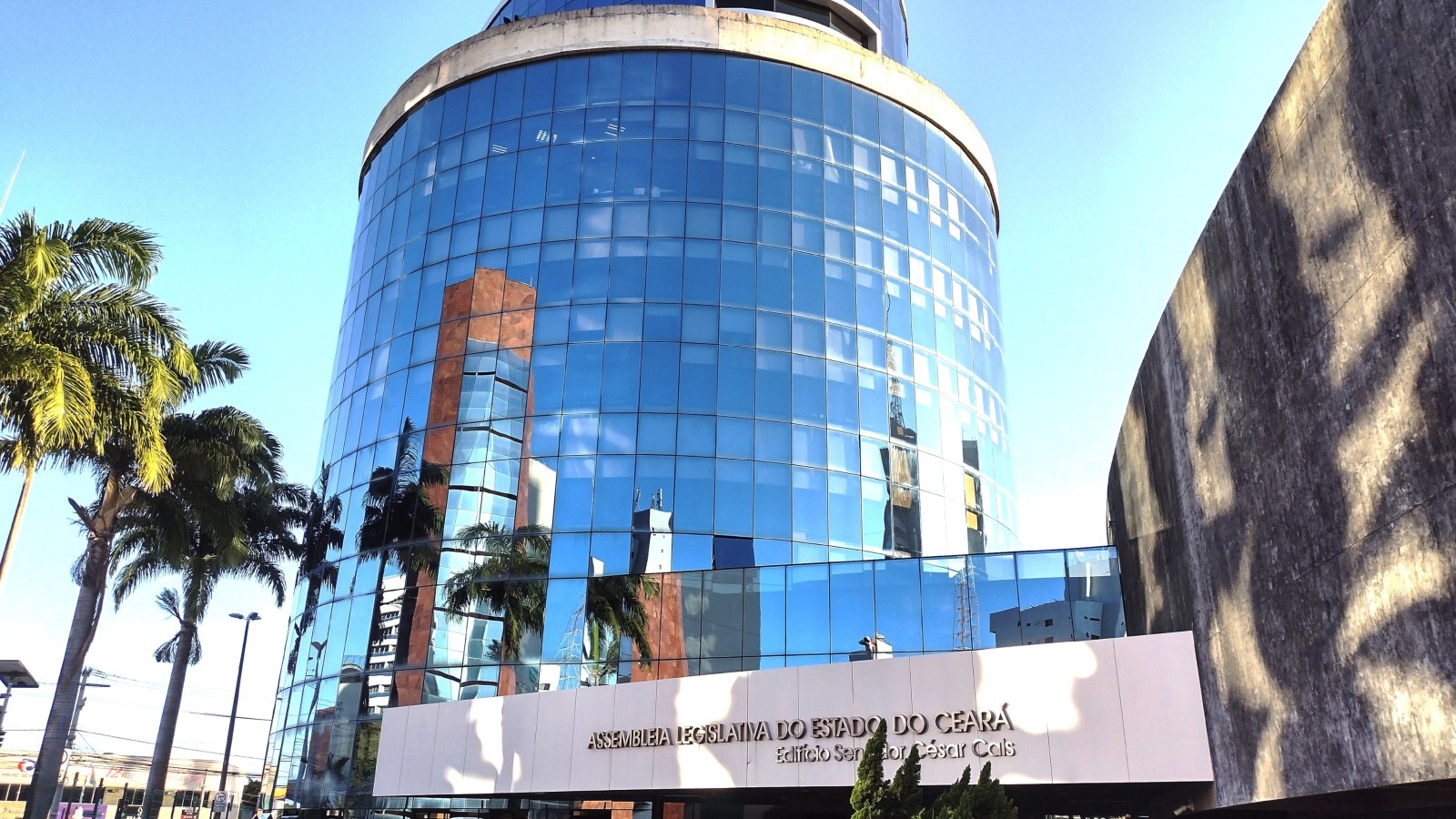 Alece abre concurso com 200 vagas efetivas e 400 de reserva; salários até R$ 6,1 mil e provas em 2026