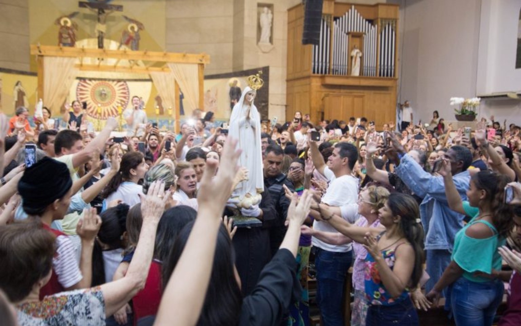 Missas de Nossa Senhora de Fátima alteram rotas de 17 linhas e fecham vias em Fortaleza; veja o que muda