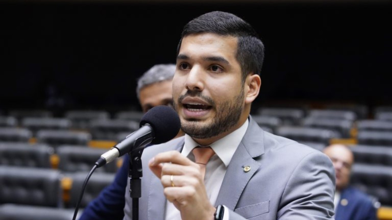 Moraes arquiva inquérito que investigava André Fernandes nos atos de 8 de janeiro