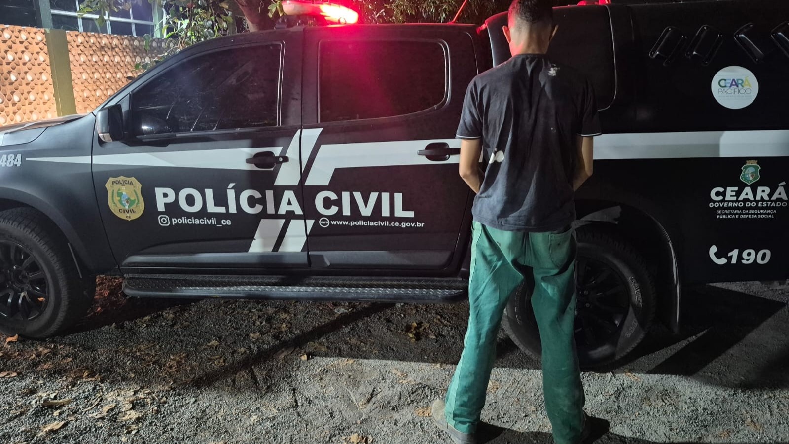 Ofensas na porta de casa antecedem crime: jovem de 18 é preso por matar suspeito de estuprar a namorada dele no Ceará