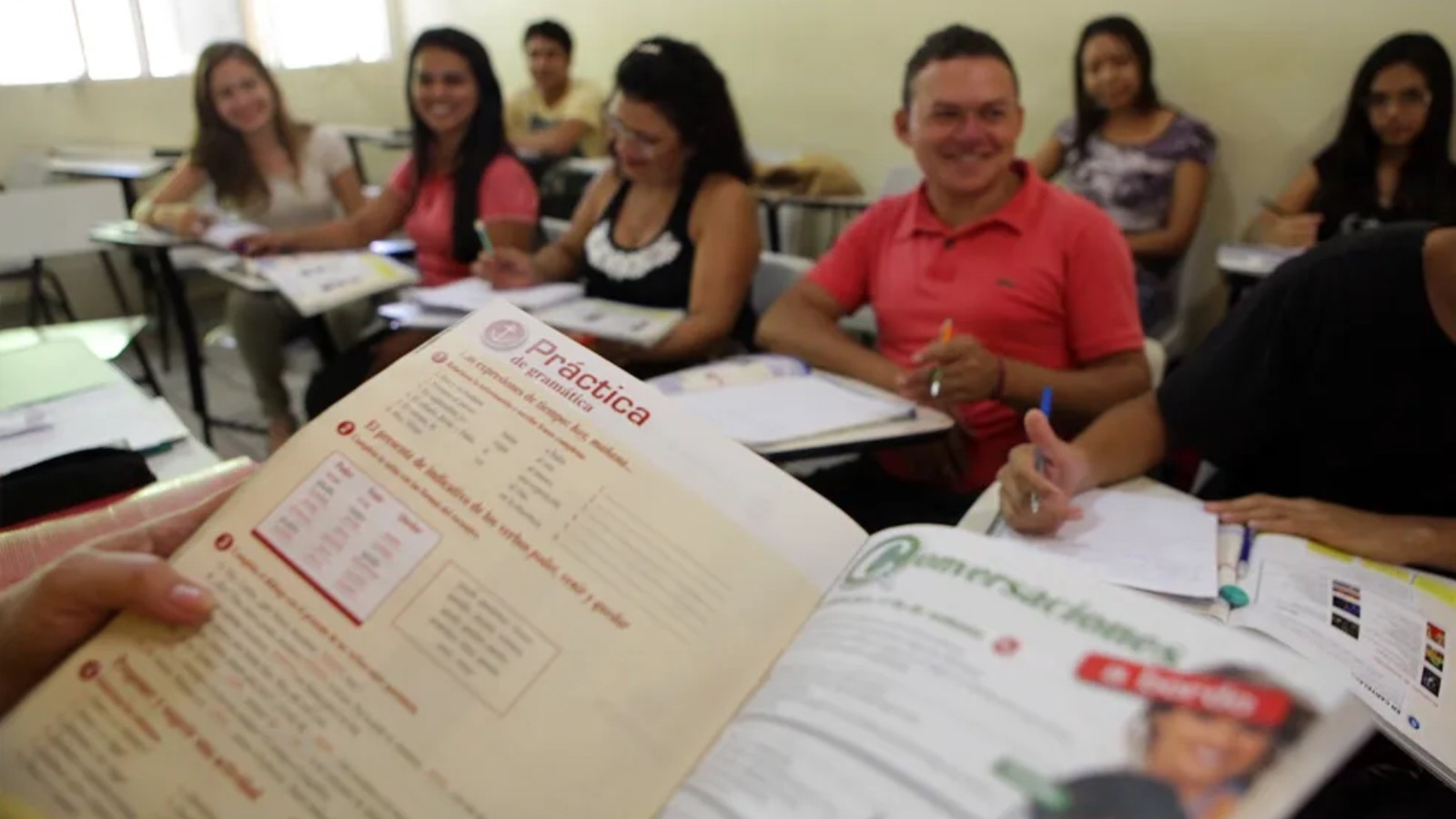 Imparh abre 864 vagas em cursos de idiomas em Fortaleza; metade das vagas prioriza alunos da rede pública
