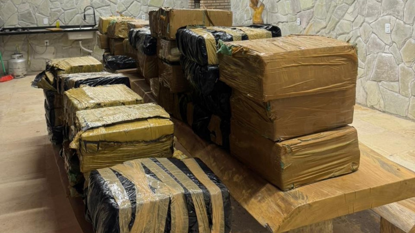 Operação no CE prende quatro suspeitos ligados a apreensão de mais de 1 tonelada de maconha