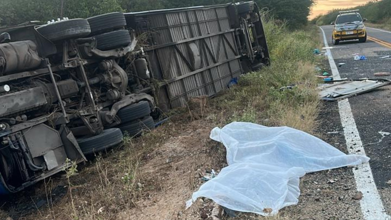 Governador lamenta acidente com ônibus de time de basquete que matou sete pessoas no Ceará