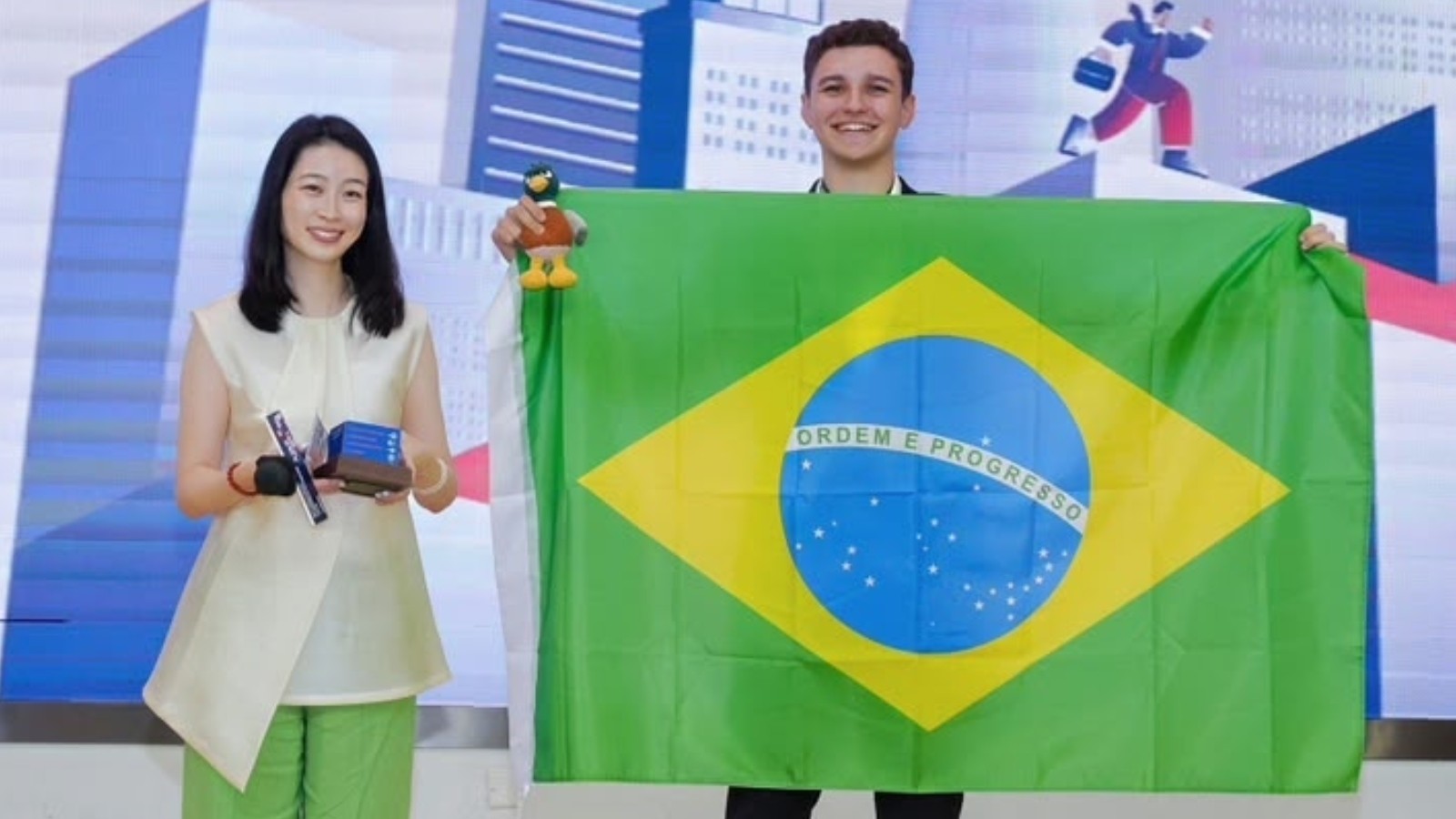 Aos 16 anos, cearense tem melhor nota do mundo e ouro em olimpíada de economia na China: “Estudar não precisa ser chato”