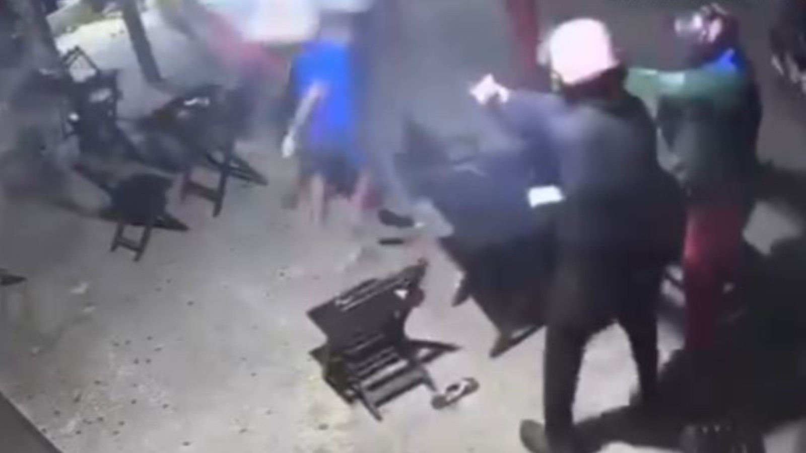 Câmeras flagram ataque a tiros em bar no Ceará; um morto e dois baleados em Russas