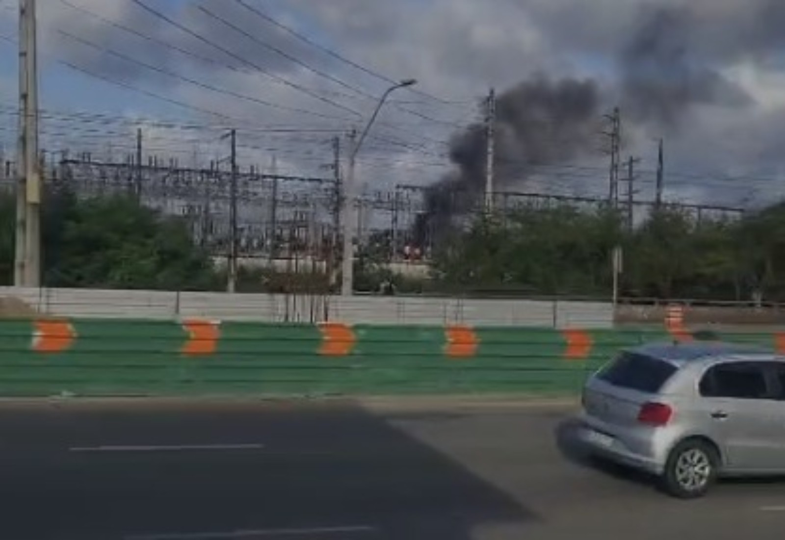 Incêndio em subestação provoca queda de energia em Fortaleza e Região Metropolitana; semáforos apagados