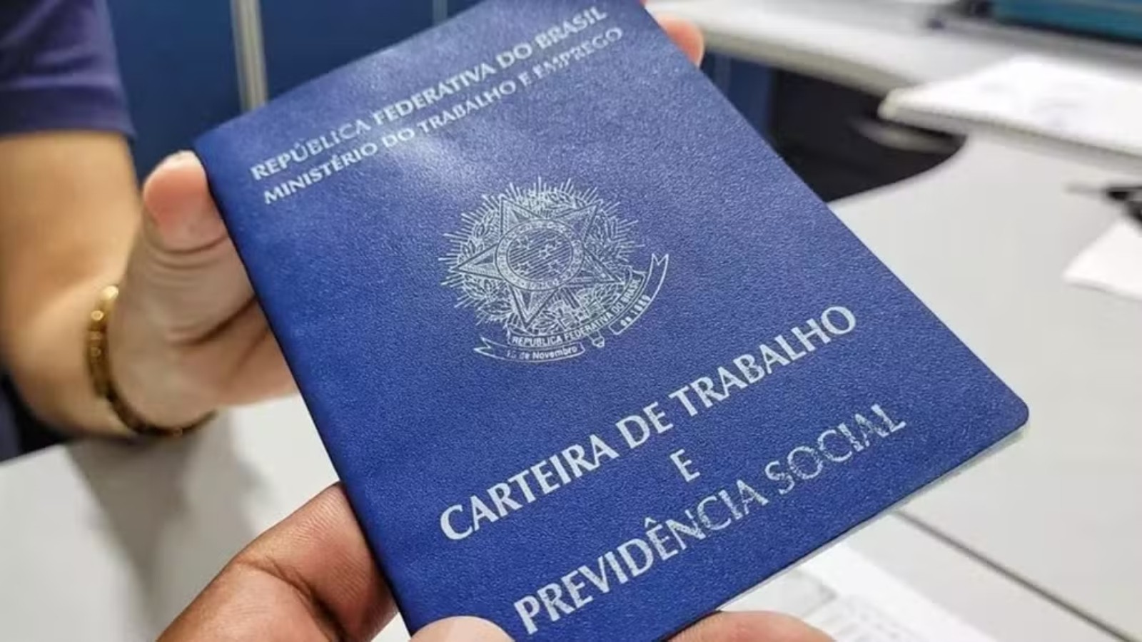 Ceará abre a semana com 3,5 mil vagas e concursos; salários chegam a R$ 13,8 mil e prazos terminam nesta segunda (17)