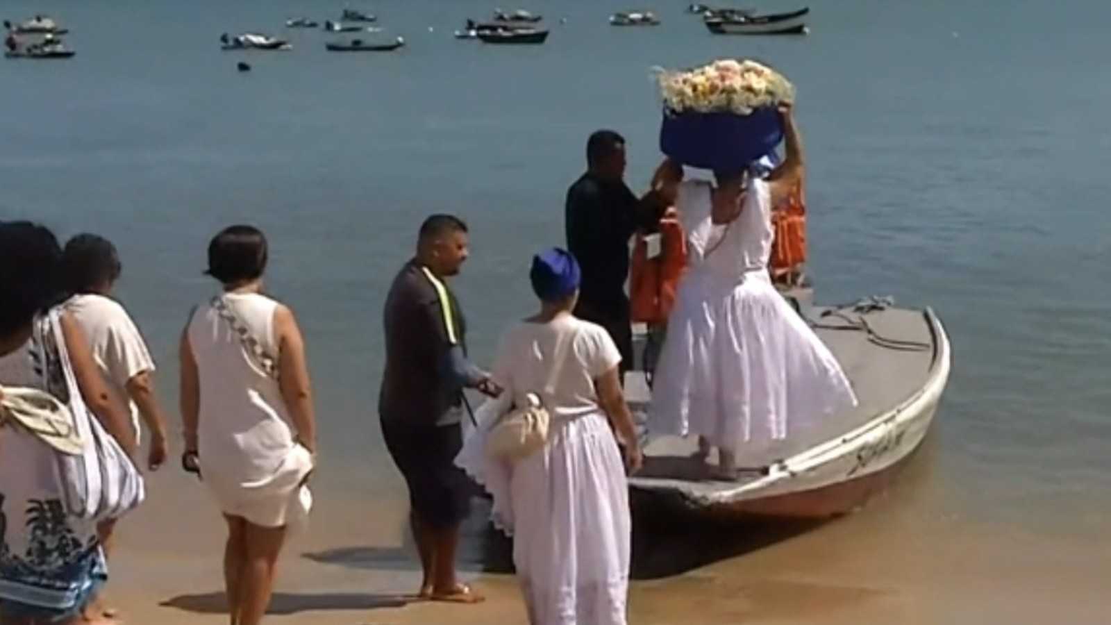 Iemanjá movimenta Fortaleza: embarcação leva oferendas ao mar e programação segue até domingo