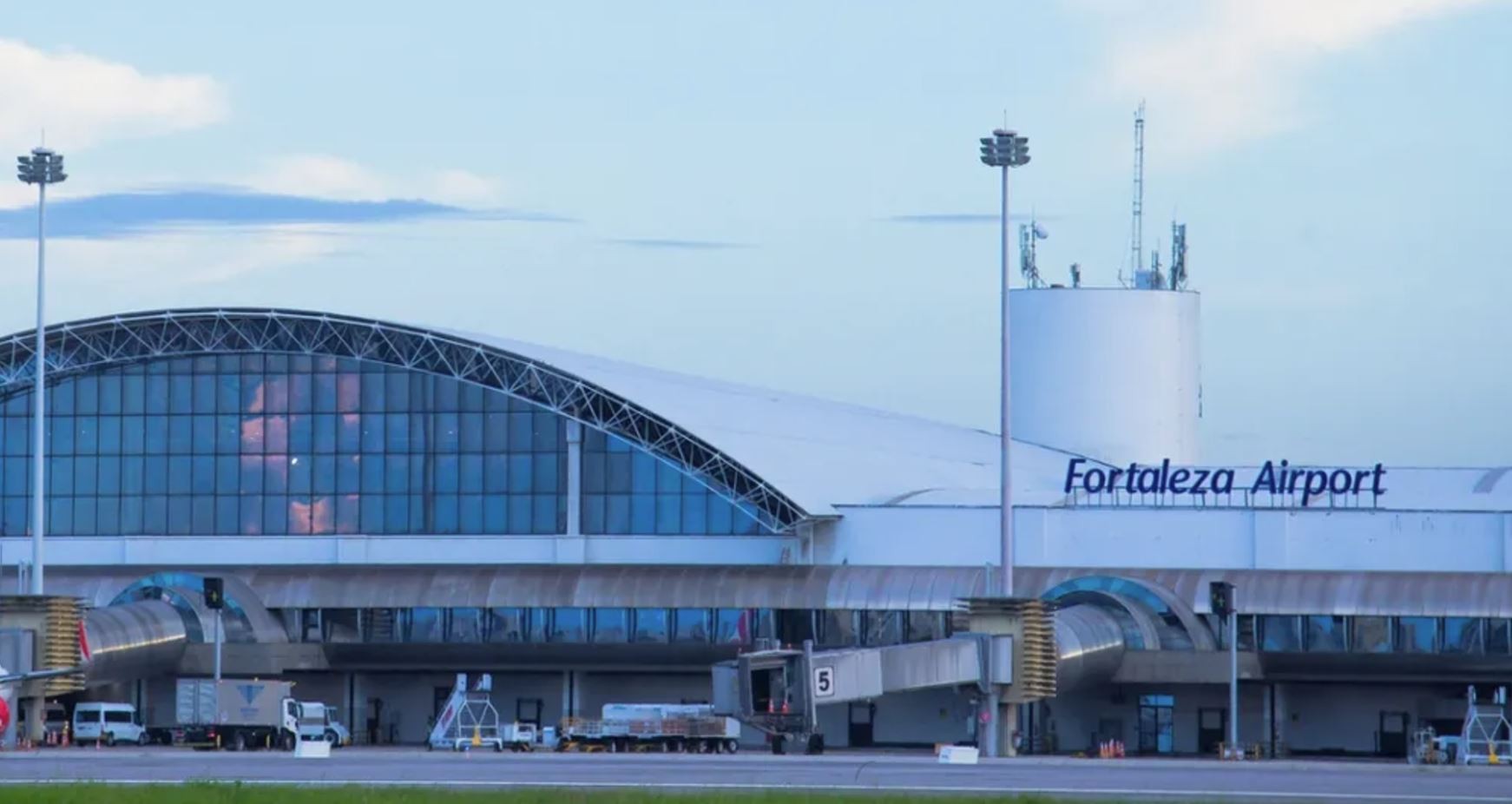 MPF denuncia auditor da Receita em Fortaleza por suspeita de chefiar fraudes em importações; bloqueio supera R$ 26 mi e lancha de luxo é apreendida