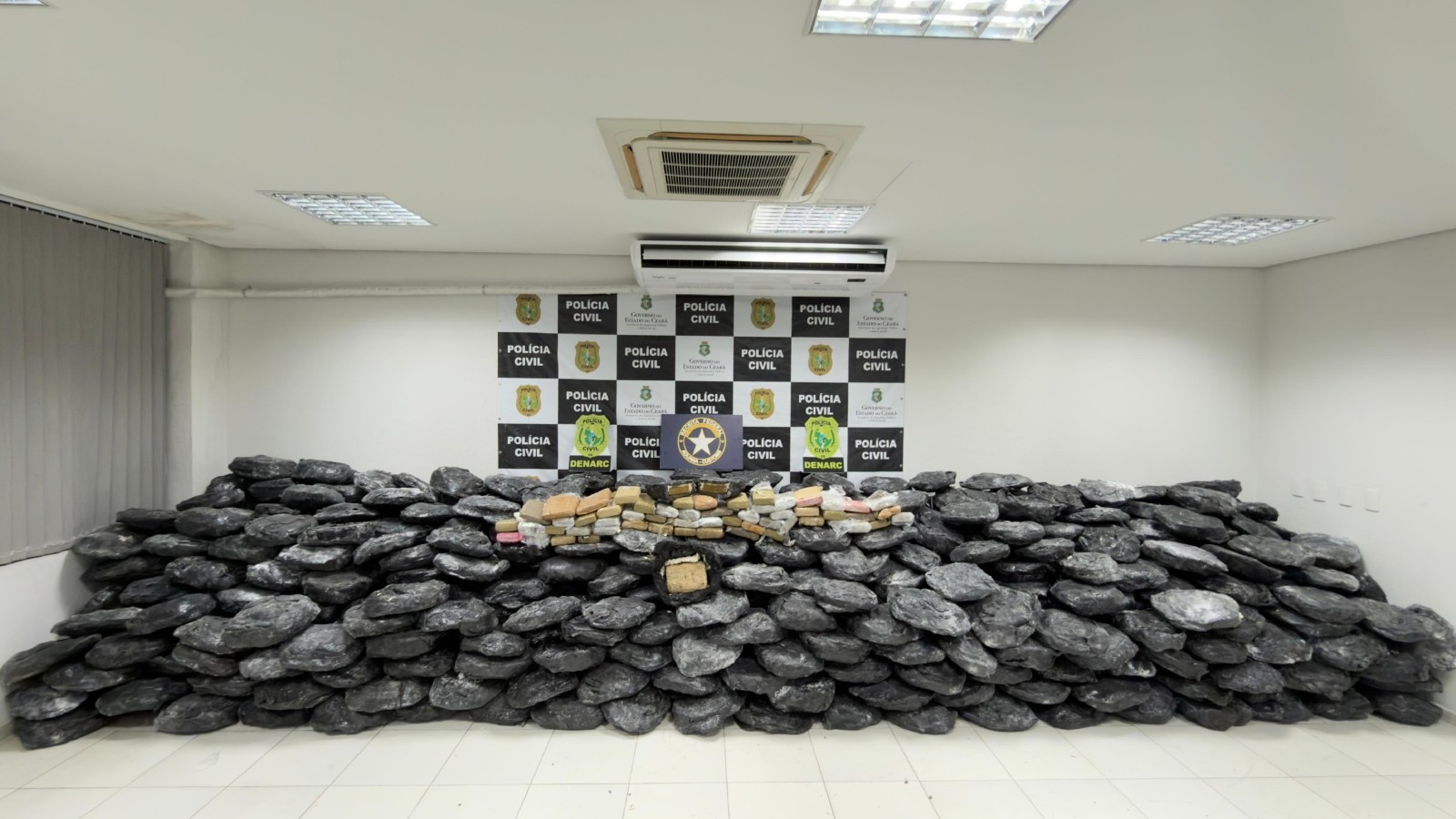 700 kg de skunk são apreendidos em materiais para reciclagem em Fortaleza; três presos