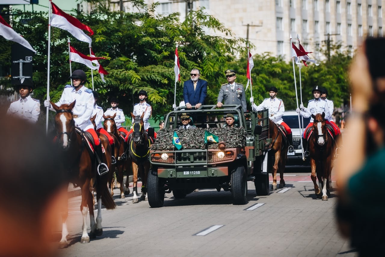 Desfile de 7 de Setembro mobiliza 8 mil participantes e ocupa a Beira-Mar de Fortaleza nos 204 anos da Independência