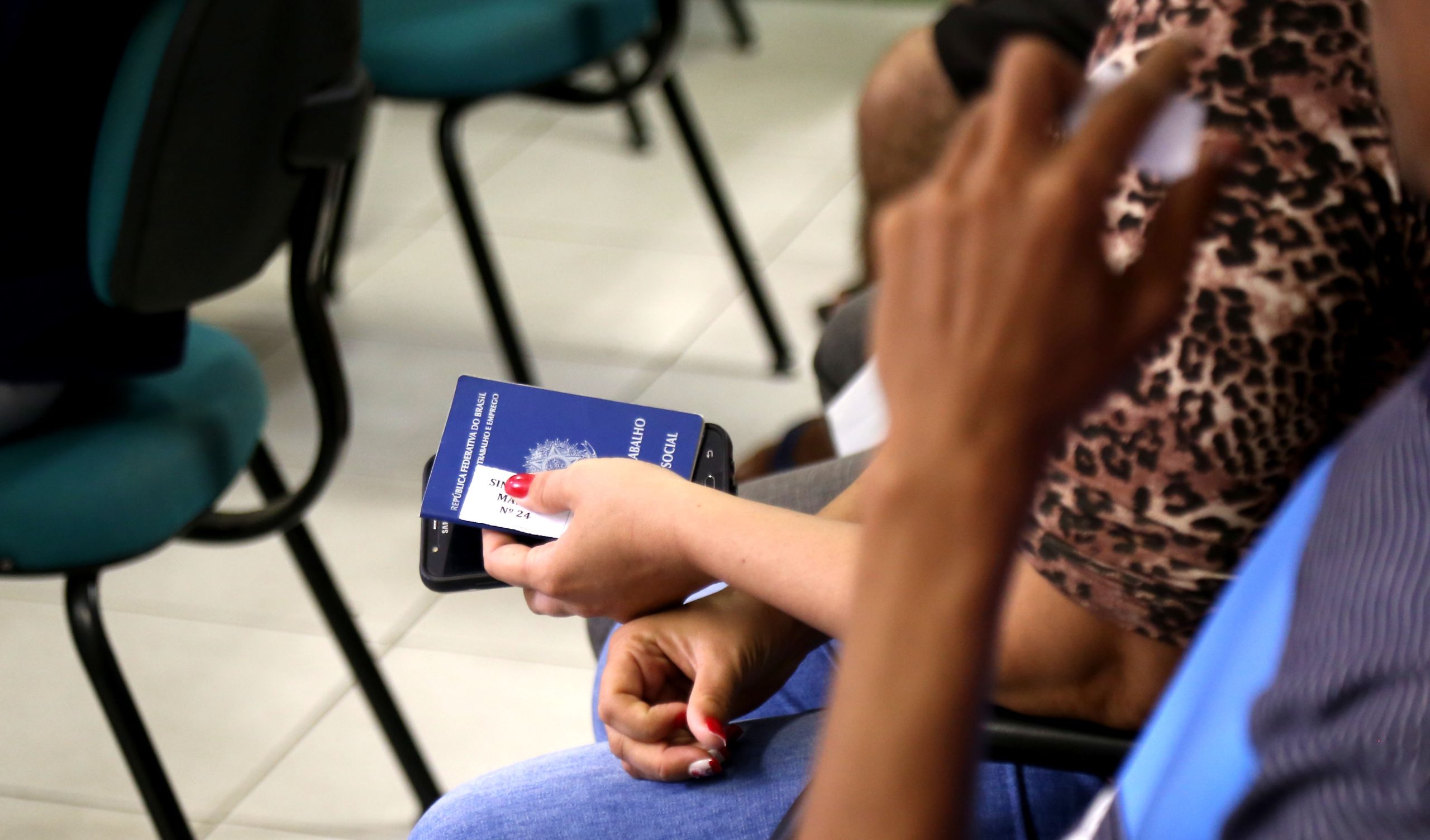 Ceará abre a semana com mais de 8 mil oportunidades: empregos, concursos e cursos com inscrições abertas; veja prazos e salários